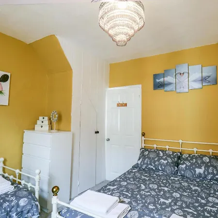 24 Trafalgar Road *