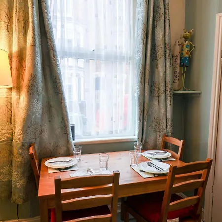 24 Trafalgar Road Scarborough