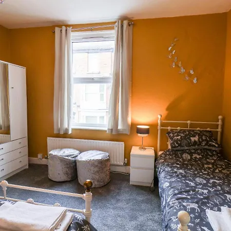 24 Trafalgar Road 別荘